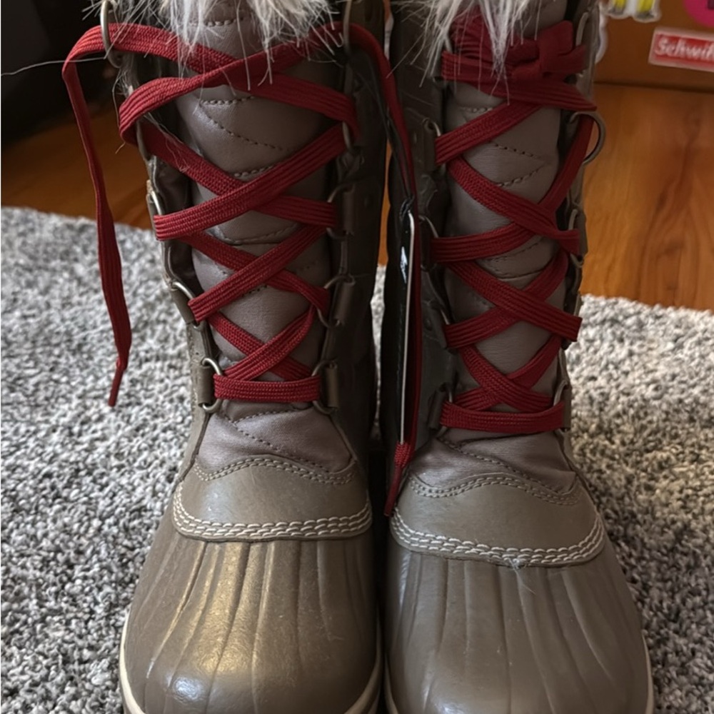 Sorel Women's Winter Boots - Gray and Red